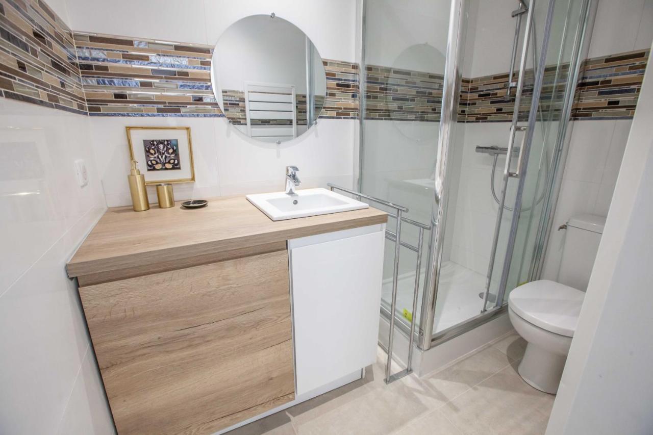 Appartement Tres Beau T2 Climatise Refait A Neuf, Vue Panoramique Exceptionnelle A 120m A Pied De La *